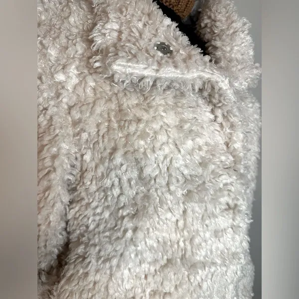 Loft Lounge Sherpa Soft Button Up Cream Women’s Small - Image 6