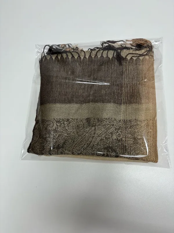 Gold and Black Paisley Pashmina Shawl With Fringes - 71" x 28"‎ - NEW In Bag. - Image 7