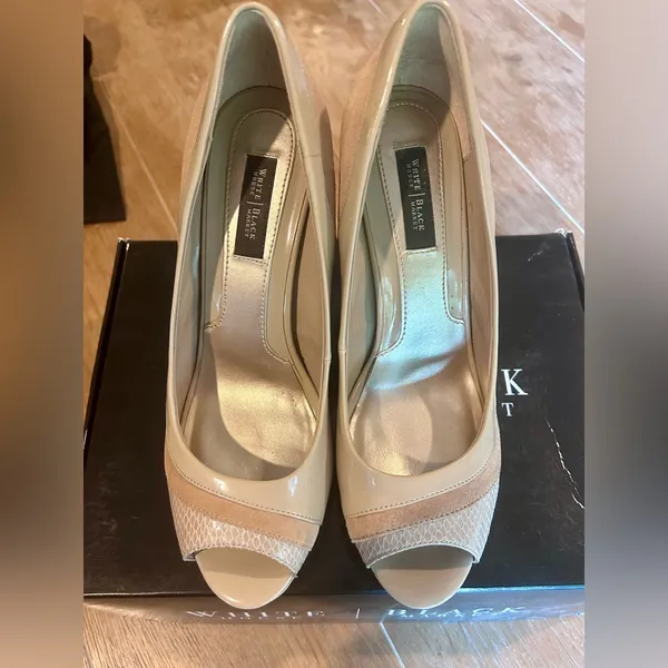 White House Black Market Cream Peep-Toe Heels 8 - Image 5