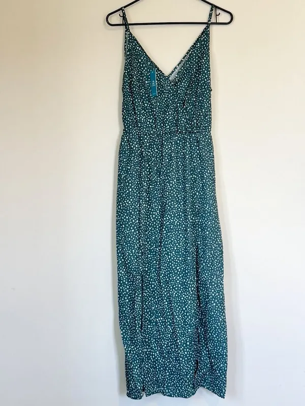 NWT Cupshe Green V-Neck Split Maxi Dress - Size: Large - Image 2