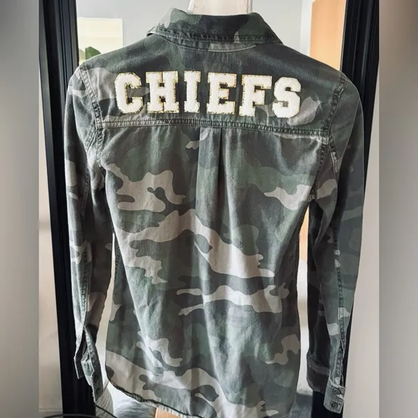 KANSAS CITY CHIEFS Camo Game Day Shirt - Image 2