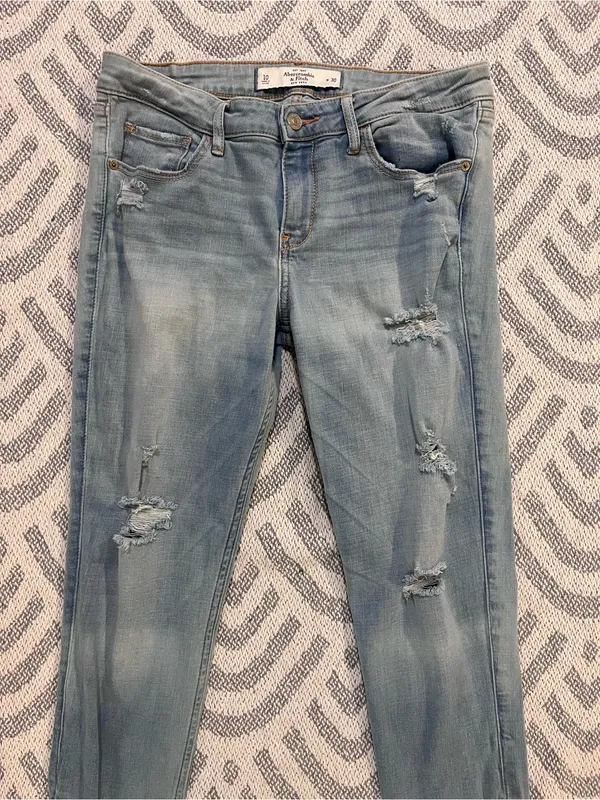 ABERCROMBIE & FITCH Women’s Distressed Skinny Fit Light Wash Blue Denim Jeans 10 - Image 2