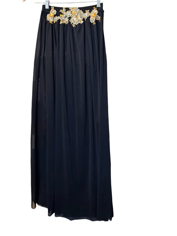 Beautiful Long Tulle Skirt – Gold Waist Detail | Size M 🖤 ✨ - Image 3