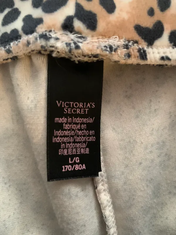 Victoria’s Secret leopard sleep shorts - Image 3