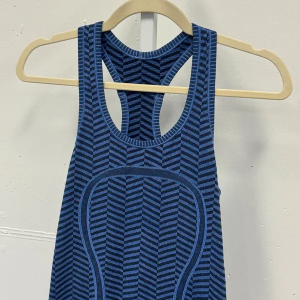 Lululemon Swiftly Tech Racerback Tank Top Blue Chevron Stripe Size 4 Activewear - Image 4