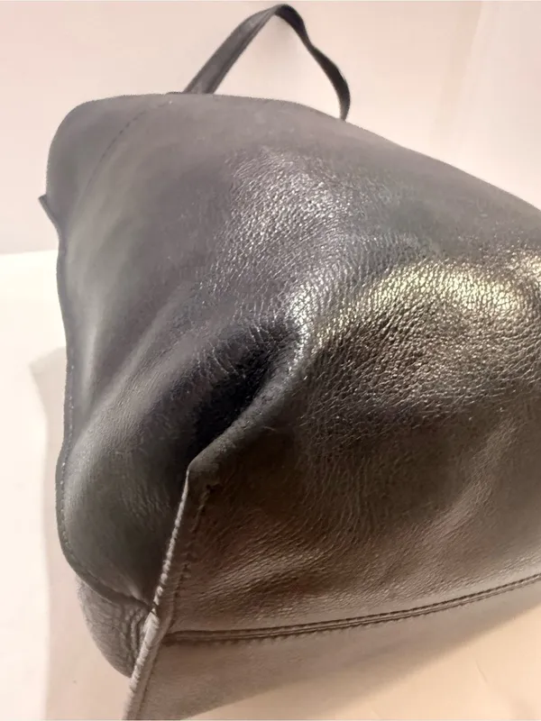 Fendi Dark Navy Leather Tote with Hanging Tag - Image 8