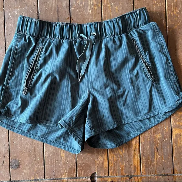 ATHLETA Perfect STRIPE SWAY Subtle Stripe Shorts ZIP Pocket - Image 6