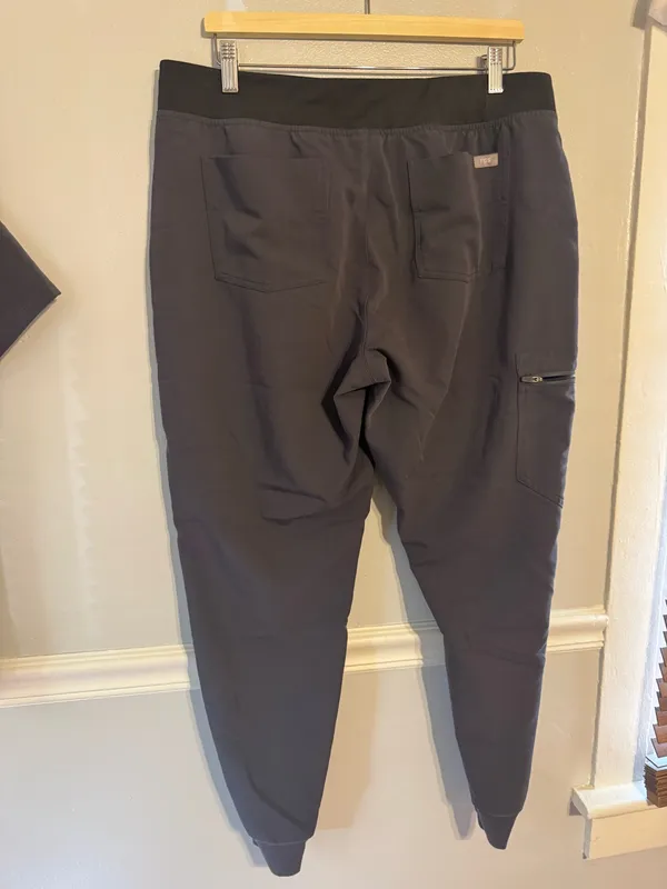FIGS Scrubs Set - Image 4