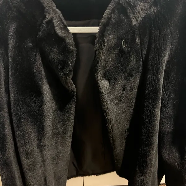 Chic Black Faux Fur Coat - Image 2