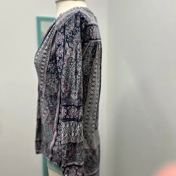 Lucky Brand Elegant Navy, Lavender and White Women's Peasant Top - Image 2