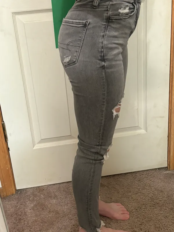 American Eagle ripped jeans - Image 3
