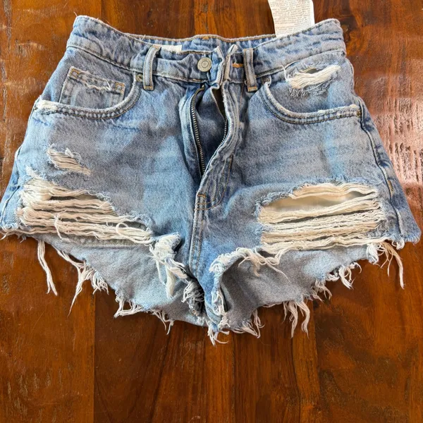Zara Light Wash Distressed High Waisted Denim Shorts Size 0 727/002/400/32 - Image 9