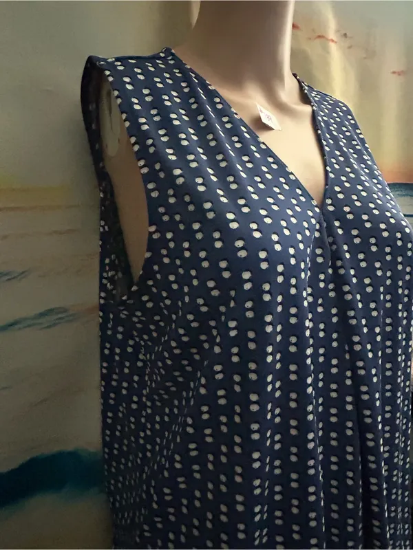 Ann Taylor Women’s Navy Blue Sleeveless V-Neck Dot Print Top LG Petite - Image 5