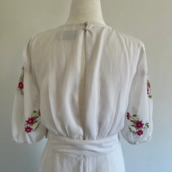 Design White Floral Embroidered Belted Mini Dress - Image 12