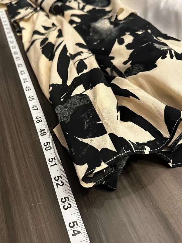 Old Navy Floral Tiered Full Length Maxi Dress in Black and Cream Size Medium - Image 9