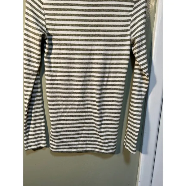 Gap Women's Size XS Long Sleeve Cozy Crewneck T-Shirt Olive Green White Stripes - Image 8