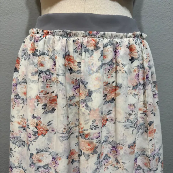 MIKAROSE Women Floral Chiffon Midi Skirt Gray‎ Waistband Ruffle Hem Size M - Image 6
