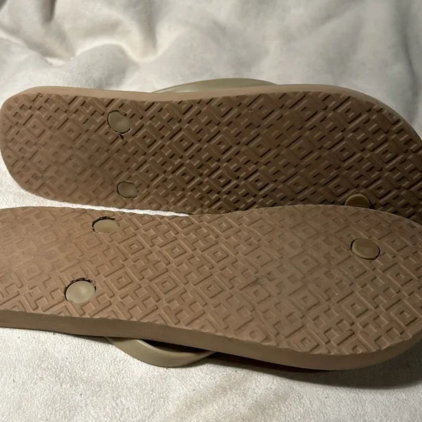 Tory Burch Thong Wedge Sandals for Women size 8/8.5. Tan color - Image 7