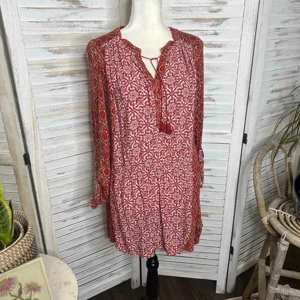 AKEMI + Kin ANTHRO Women's Humboldt Tunic Top Boho Red Floral Tasseled Medium - Image 5