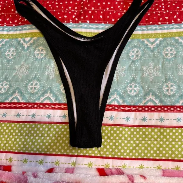 Black Ribbed Triangle Bikini Top Thong Swimsuit Set Size S - Image 4