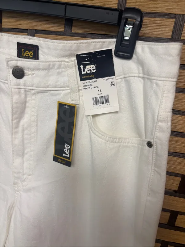 Lee white mid rise straight jeans size 14 - Image 6