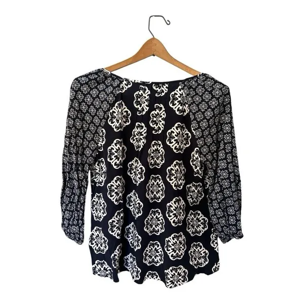 Crown & Ivy Top Sz L Blue‎ White Geometric Design Festival Boho 3/4 Sleeve - Image 2