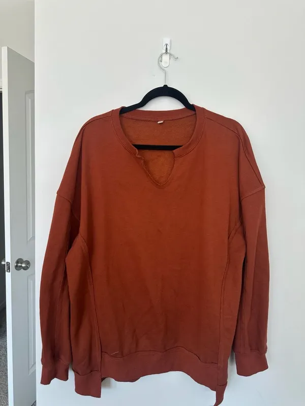 Sweatshirt Size XL Rust Orange V-Neck Long Sleeve Oversized Pullover - Image 2