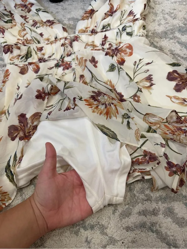 Lulus Floral Print Flowy Romper V-Neck Tie Waist Size L - Image 5