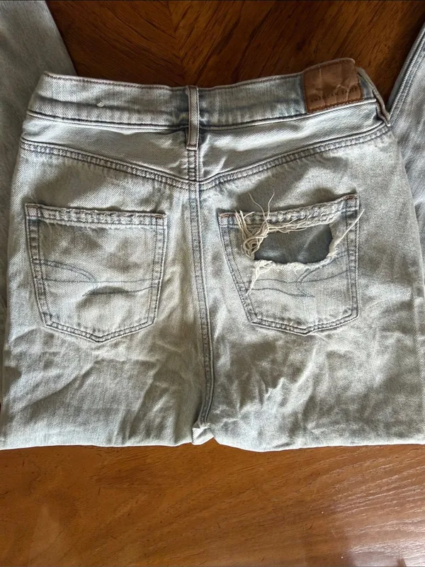 American Eagle High Rise 90s Girlfriend Jeans - Image 4