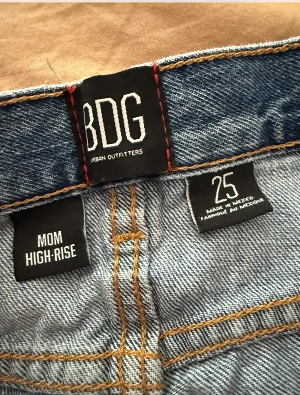BDG Mom High-Rise Shorts Urban Outfitters - Image 2