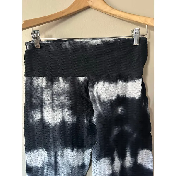 Booty By Brabants Croco Skin Leggings Curve Size in Black Tie Dye - Image 3