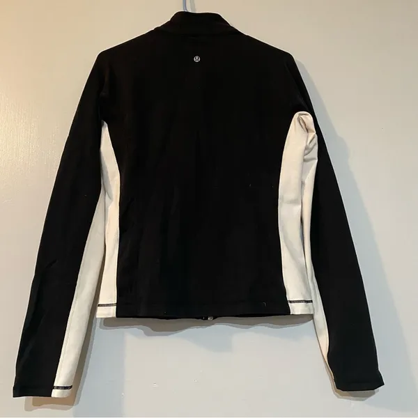Lululemon Activewear Zipper Top Size 2 - Image 2