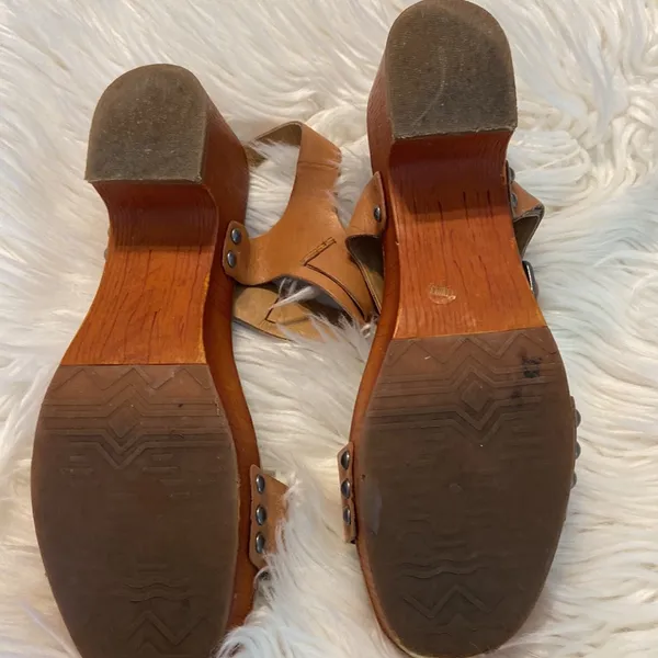 Lucky 🍀 Brand Leather Sandals size 9.5 preowned conditions - Image 6