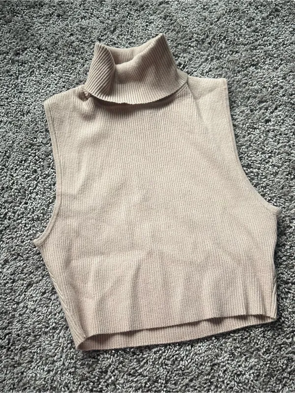 Le Lis Sleeveless Turtleneck Crop Top - Beige - Image 2