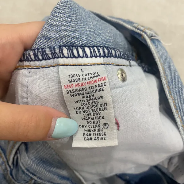 MINKPINK High Waisted Distressed Denim Shorts Size Large - Image 7