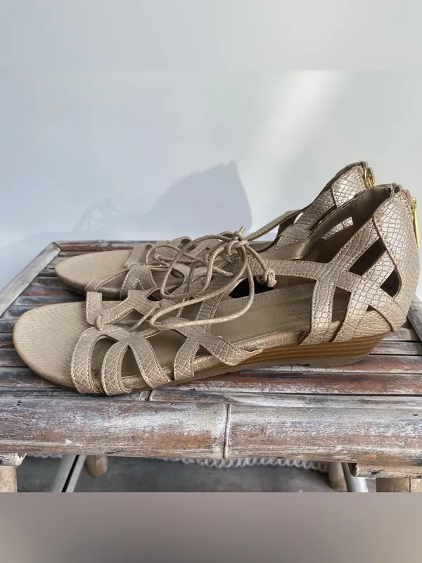 Kenneth Cole Reaction gold crackle texture gladiator sandals summer vacation 9 - Image 4