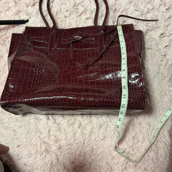 Elegant Jessica Simpson Burgundy Crocodile-Embossed Tote Bag - Image 5