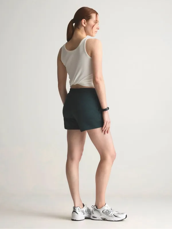 QUINCE Flowknit Mid-Rise Active Shorts Heather Green Sz Medium - Image 3