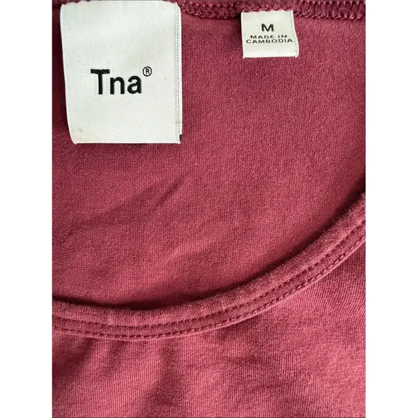 Aritzia TNA Burgundy Ruched Side Crop T-Shirt Medium Cotton Stretch - Image 2