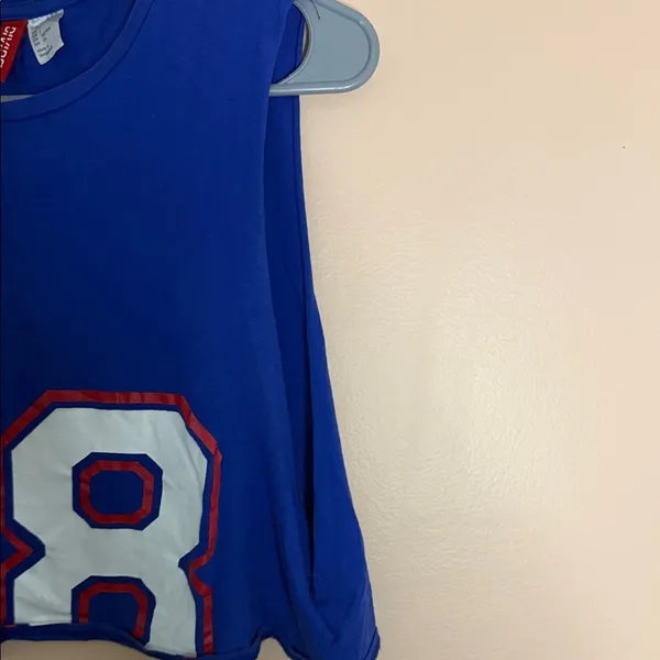 H&M Blue Sleeveless Crop Top with White and Red '58' Graphic - Image 4