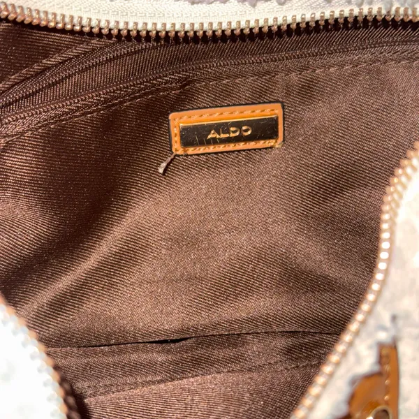 Aldo Faralaeliaax white faux shearling shoulder bag - Image 8