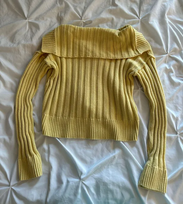 Yellow Sweater V Neckline - Image 3