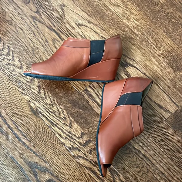 Anne Klein brown wedges - Image 3