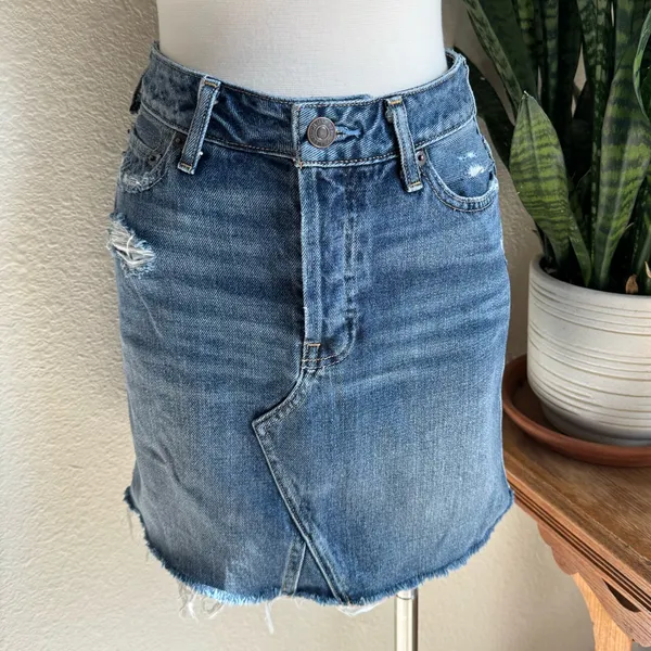 Abercrombie & Fitch Distressed Raw Hem‎ Denim Mini Skirt – Size 0 Y2K Style - Image 7