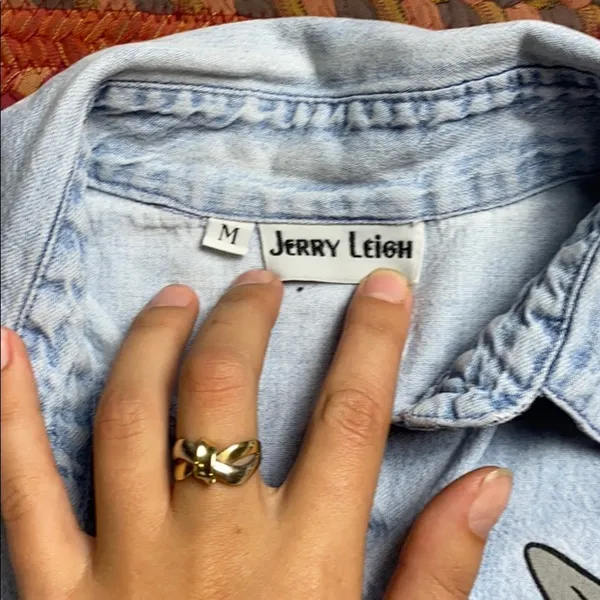 VINTAGE LOONEY TUNES BUGS BUNNY BUTTON UP - Image 3