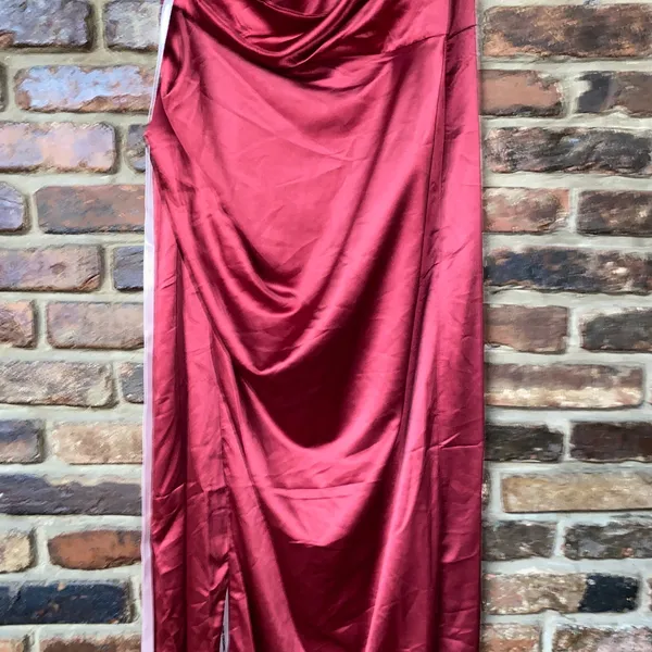 NWT Lulus Dreaming of Elegance Wine Red Satin One-Shoulder Maxi Dress Size XL - Image 6