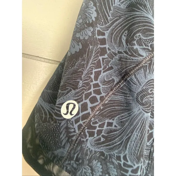 Lululemon Black Women’s 4 Mesh Miles Ahead Nouveau Mach Shorts - Image 4