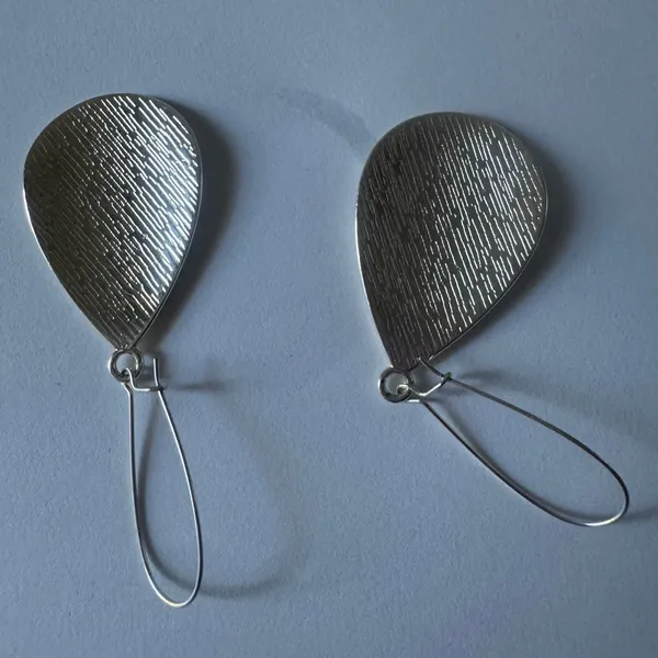 Elegant Silver Teardrop Earrings - Image 3