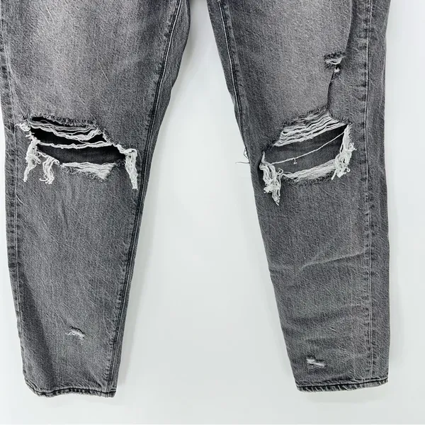 American Eagle highest rise mom jeans size 4 NWT grey distressed denim - Image 3
