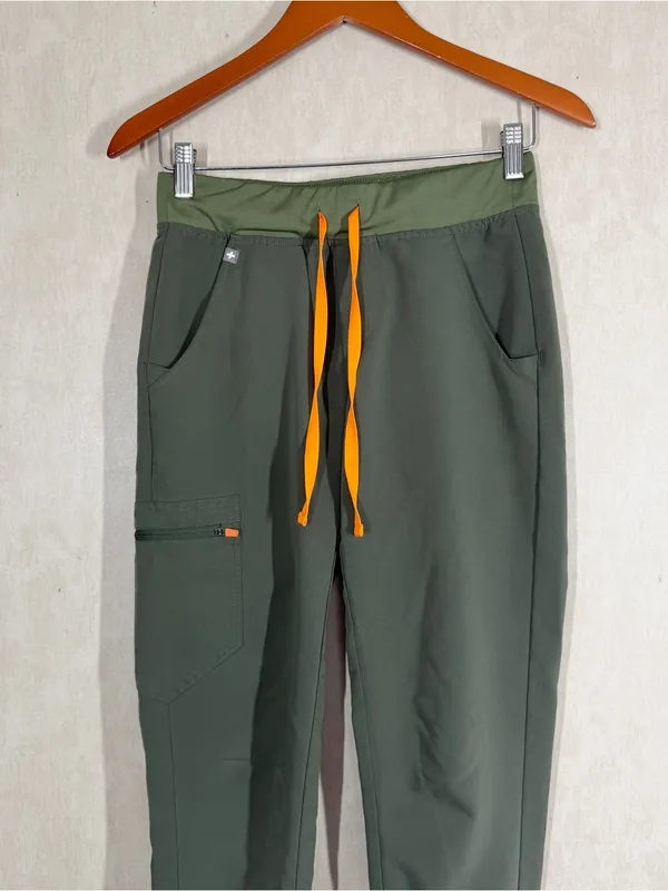 Figs Women’s Zamora Jogger Scrub Pants Pull On in Moss Green XSP - Image 4